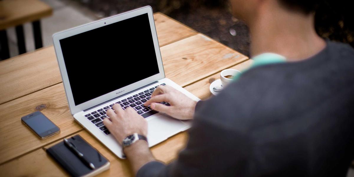 Professional formatting achievement-focused resume bullet points with metrics